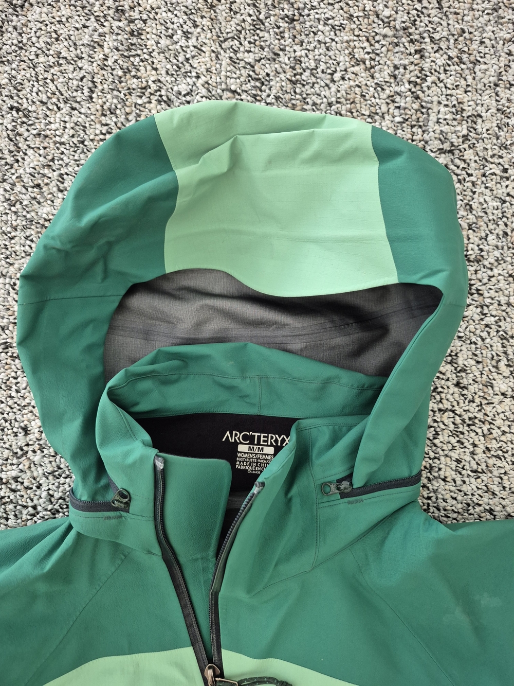 Arc'teryx Women's Two-Tone Green Waterproof Hooded Jacket - Picture 5 of 10